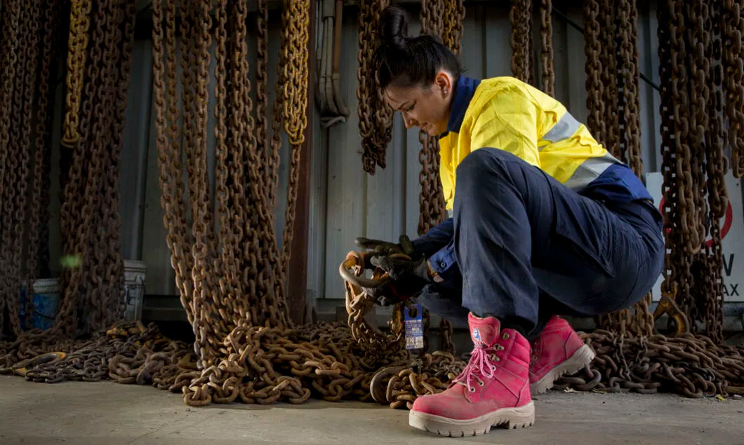 Work Boots for Women that Will Keep them Stylish and Safe at the Workp