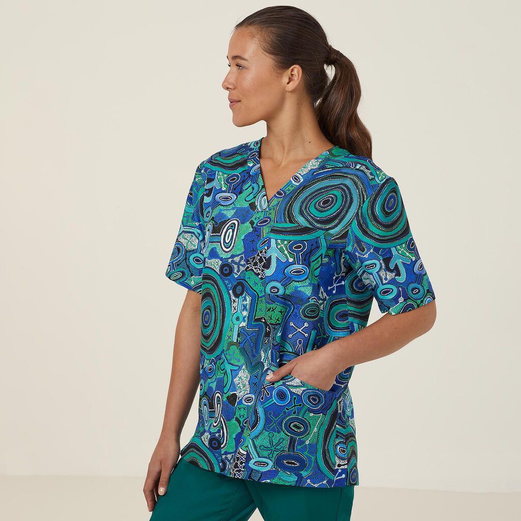 NNT CATRFR Warlu Indigenous Unisex Scrub V-neck Top Green Print